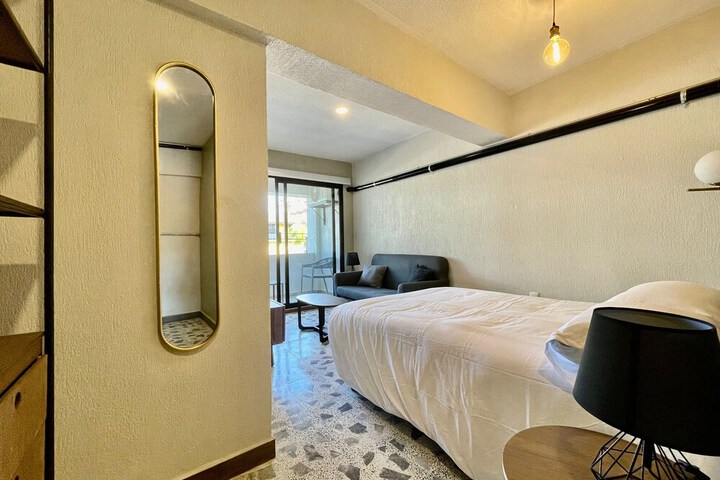 Room 8 of 28
