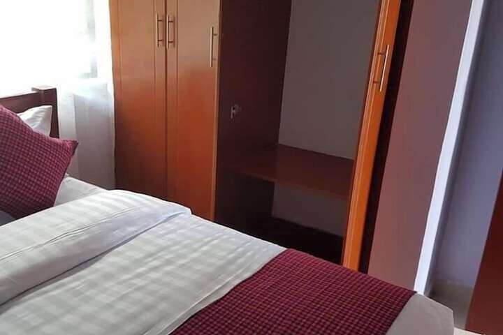 Room 13 of 30