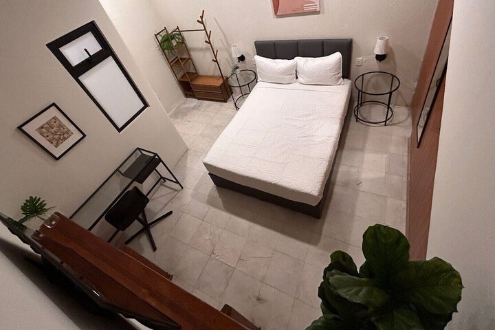 Room 9 of 48