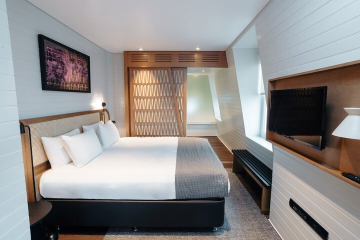 Room 42 of 65