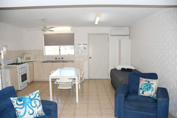 Room 9 of 27