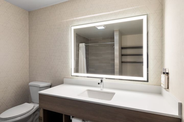 1 King Standard Extra Floor Space (23 of 28)