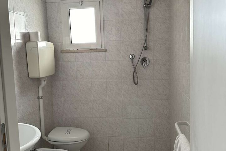 Room 8 of 14