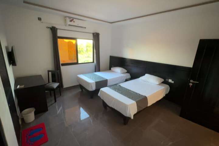 Room 5 of 9