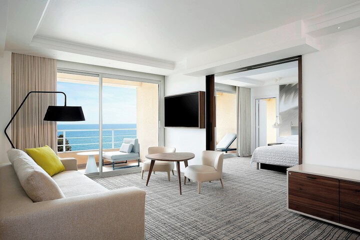 Room 46 of 212