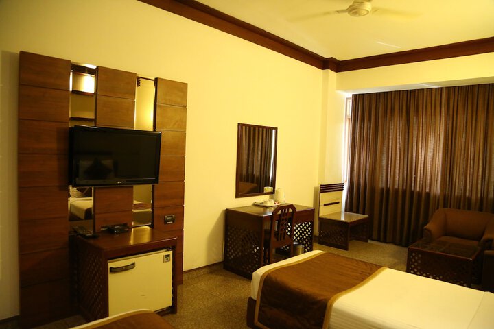 Room 5 of 30