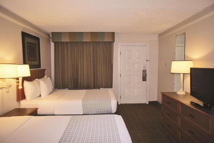 1 King Bed Deluxe Room (8 of 21)