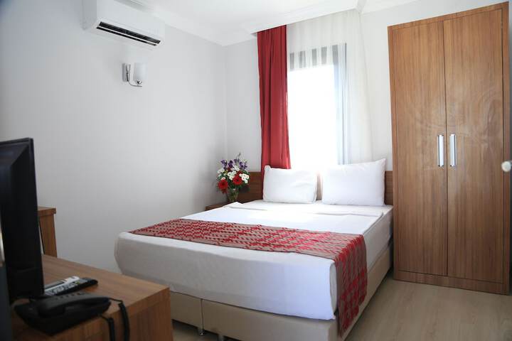 Room 33 of 76