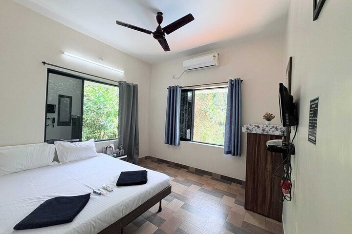 Room 2 of 18