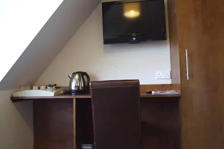 Room 7 of 34