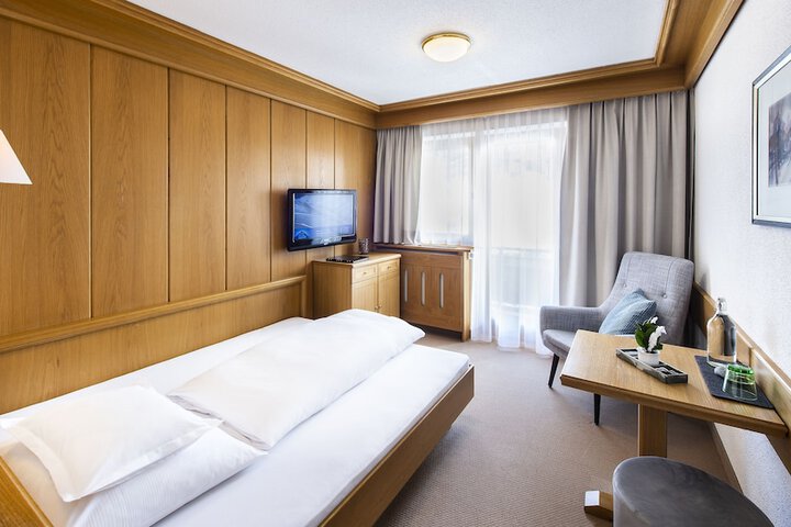 Room 7 of 49