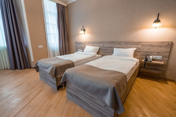 Room 2 of 86