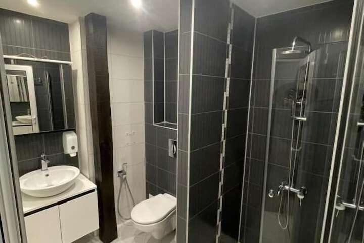 Room 8 of 16