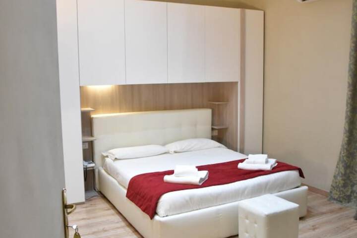 Room 35 of 63