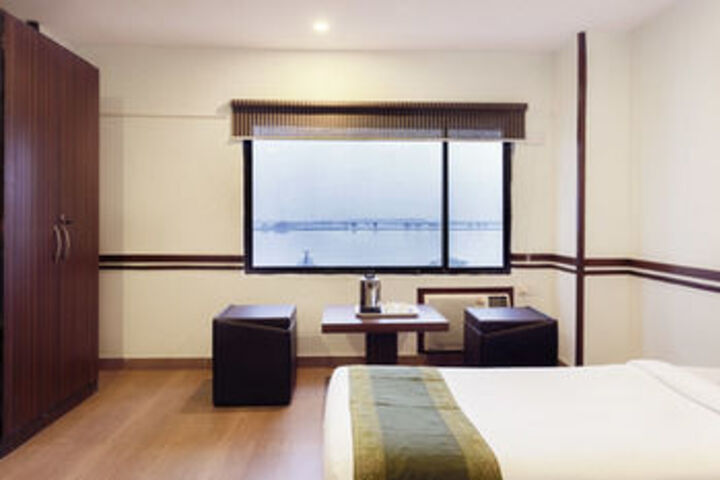 Room 12 of 33