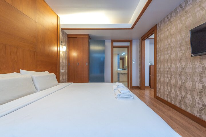 Room 8 of 62