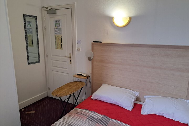 Room 13 of 20