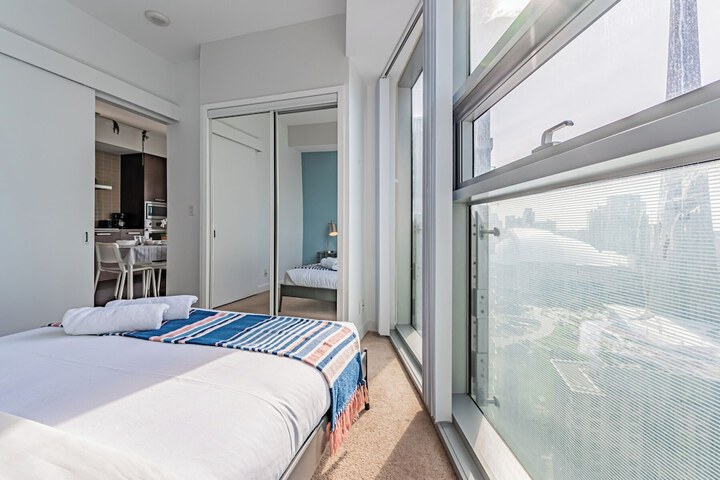 Room 65 of 273