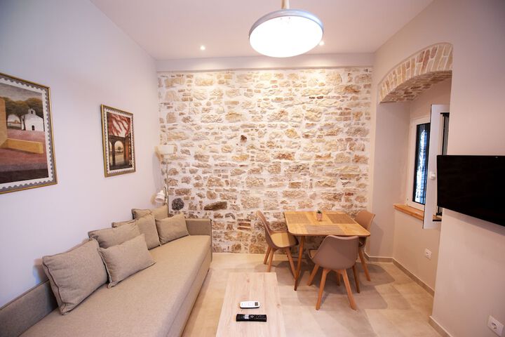 Room 5 of 11