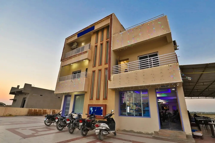 OYO 29155 Village Hotel