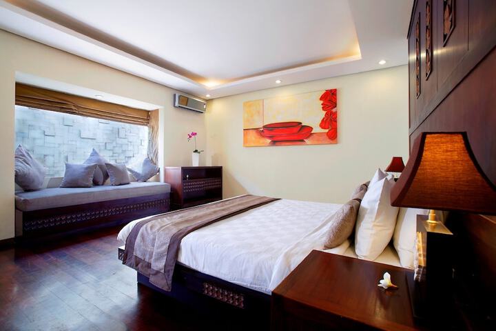 Room 4 of 47