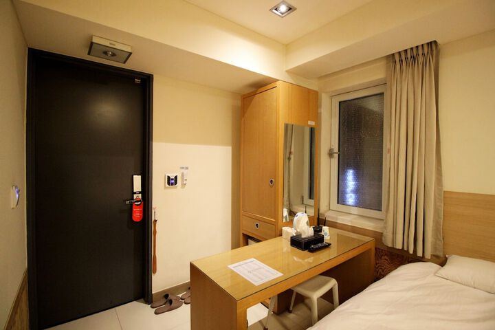 Room 25 of 44