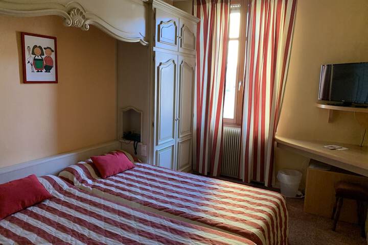Room 17 of 31