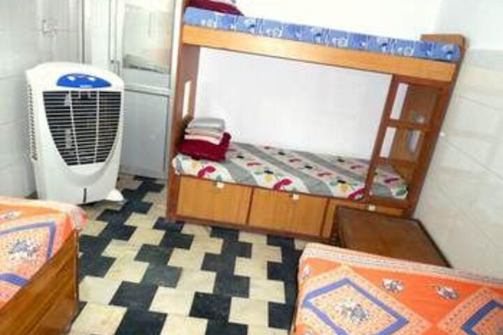 Room 32 of 46