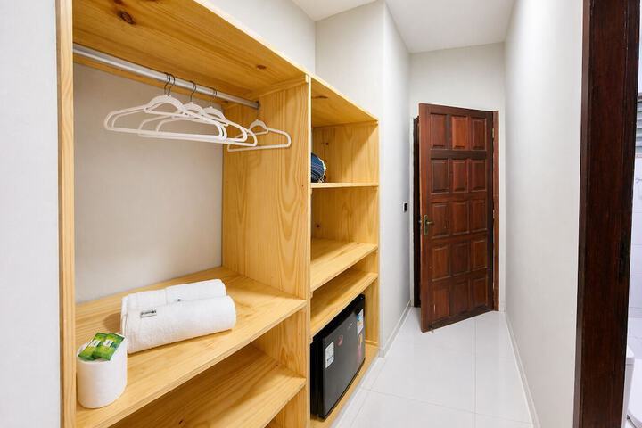 Room 10 of 24