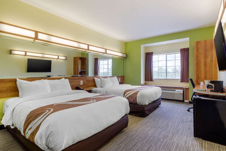 Queen Bed Accessible (24 of 34)