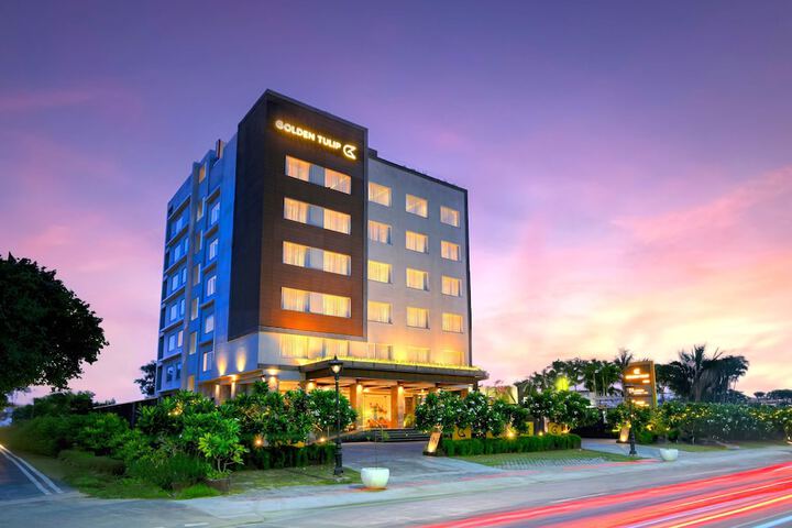 Exterior of Golden Tulip Agra
