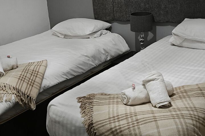 Room 6 of 15