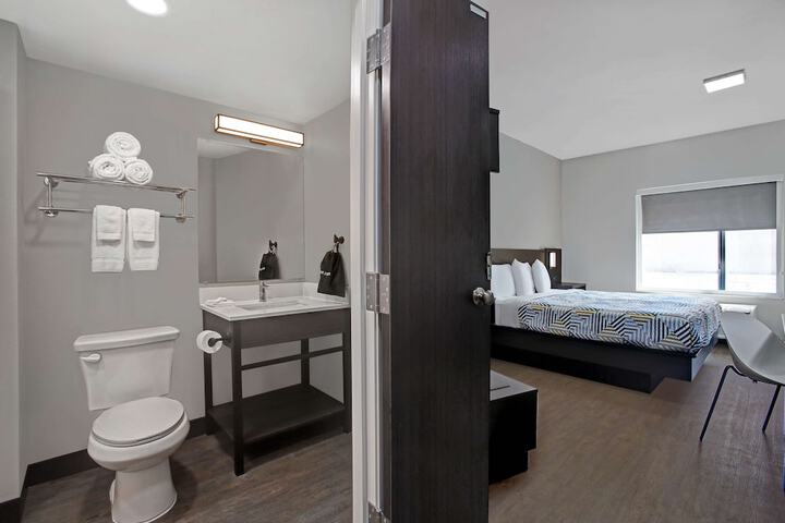 Room 17 of 33