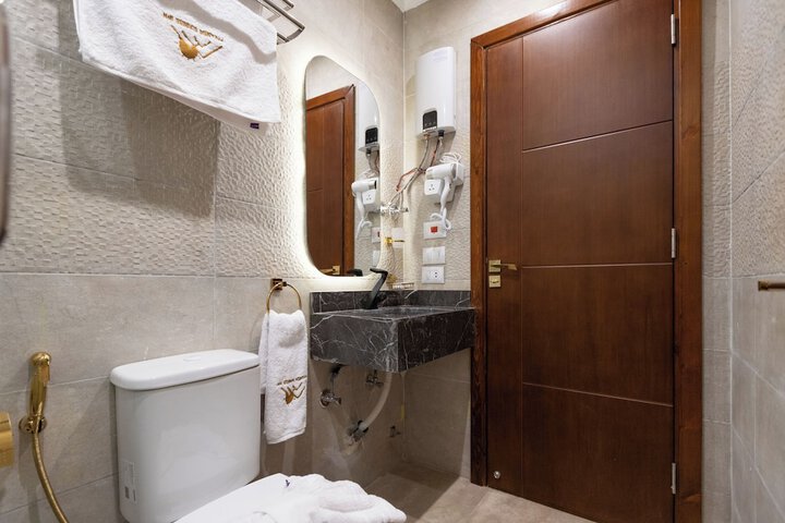 Room 93 of 183