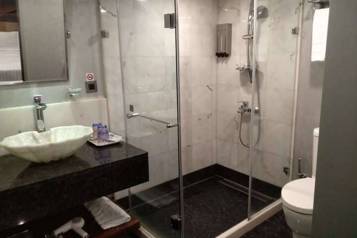 Room 44 of 61