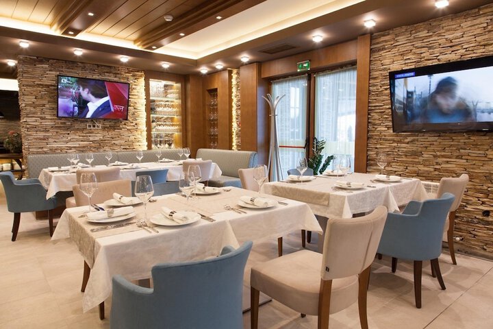 Dining 50 of 61