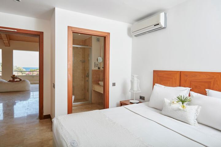 Room 26 of 189