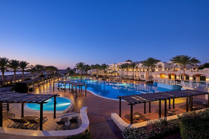 Hotel with Pool