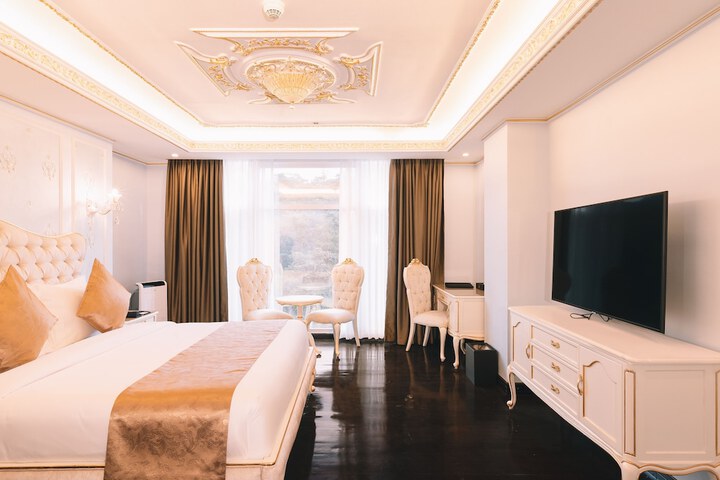 Room 12 of 71