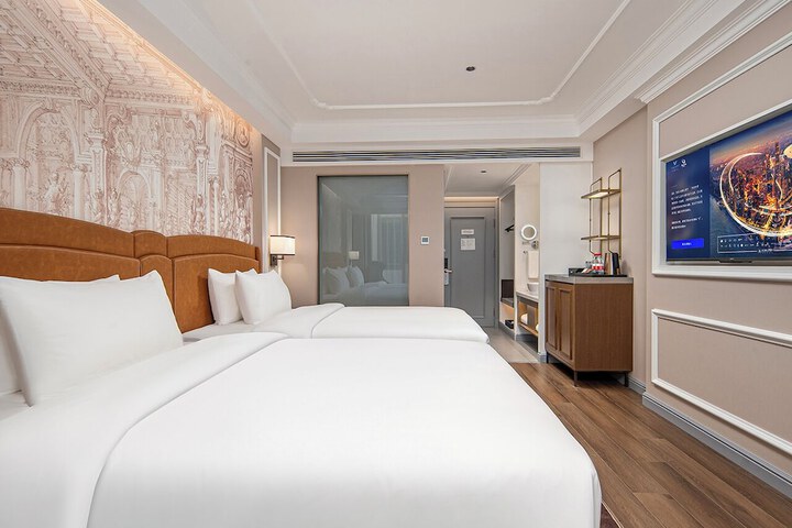 Room 9 of 31