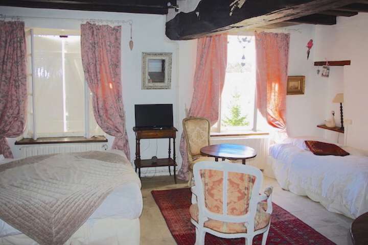 Room 5 of 145