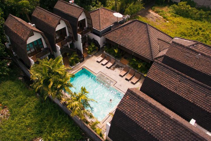 Pool 16 of 44