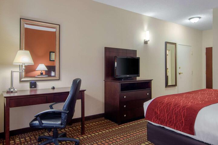 1 King Bed Accessible (17 of 17)