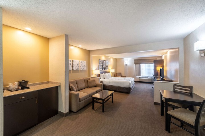 1 King Bed Suite Upgrade (7 of 14)