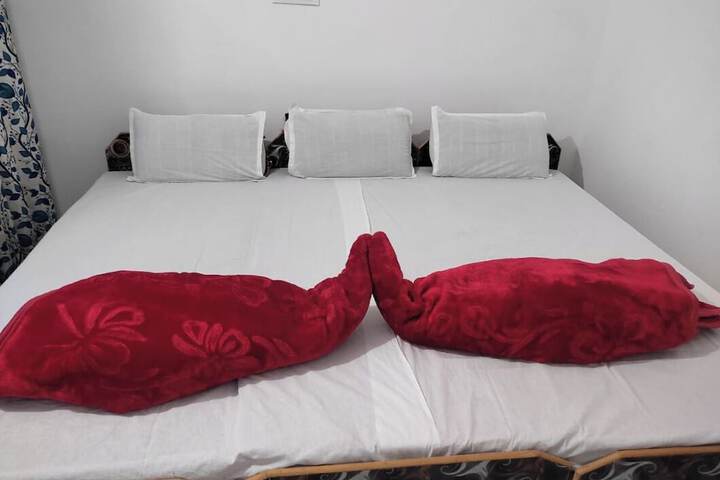 Room 2 of 17