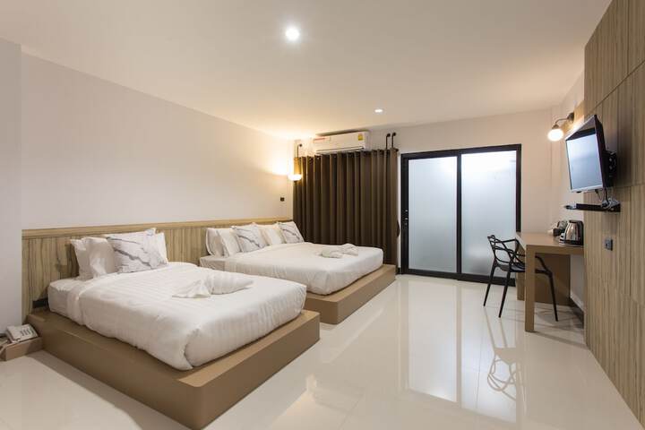 Room 8 of 33