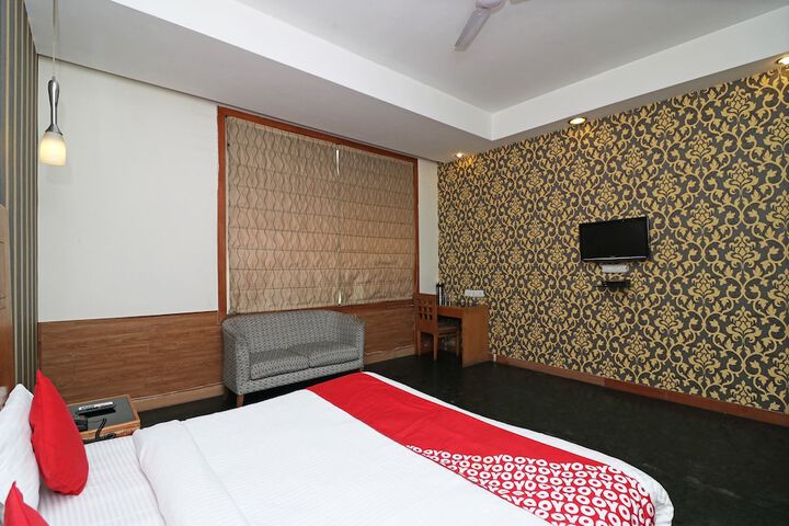 Room 2 of 10