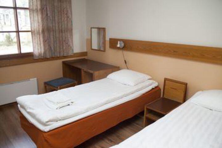 Room 4 of 10