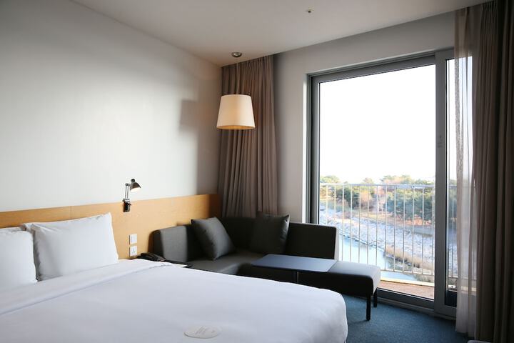 Room 46 of 161