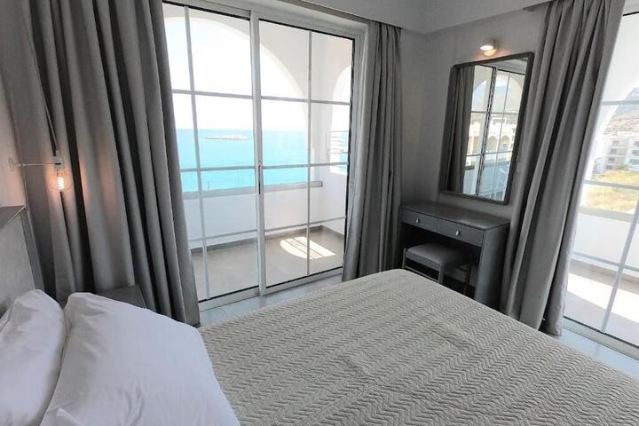 Room 2 of 20